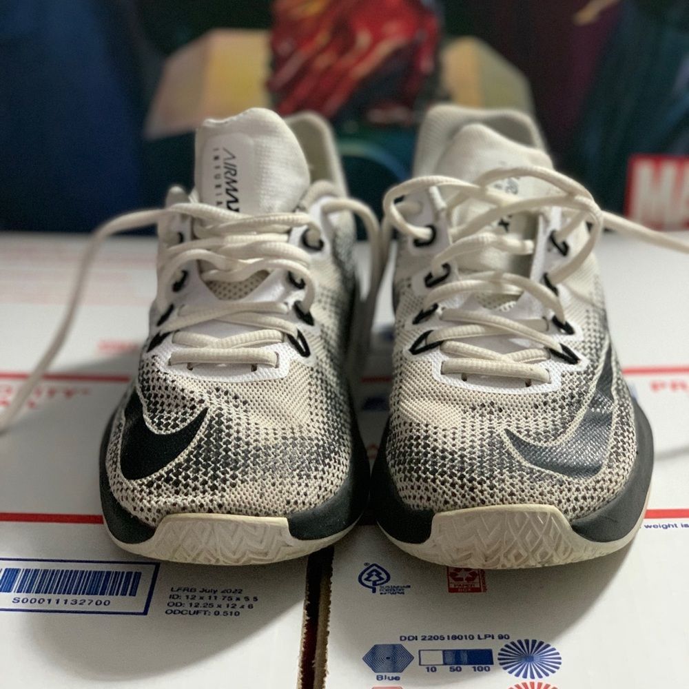 Nike Air Max infuriate youth size 4